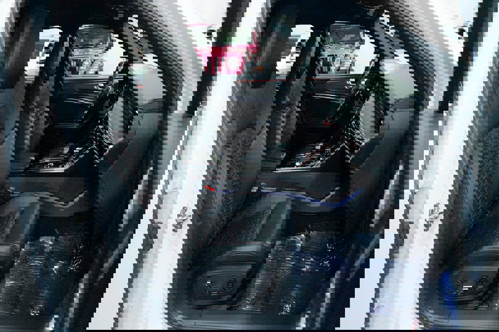 Used 2021 Audi RS 6 w/ Executive Package image 38