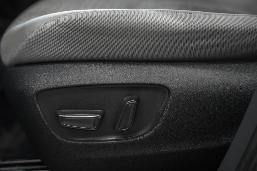 Used 2023 Toyota Sienna LE image 34