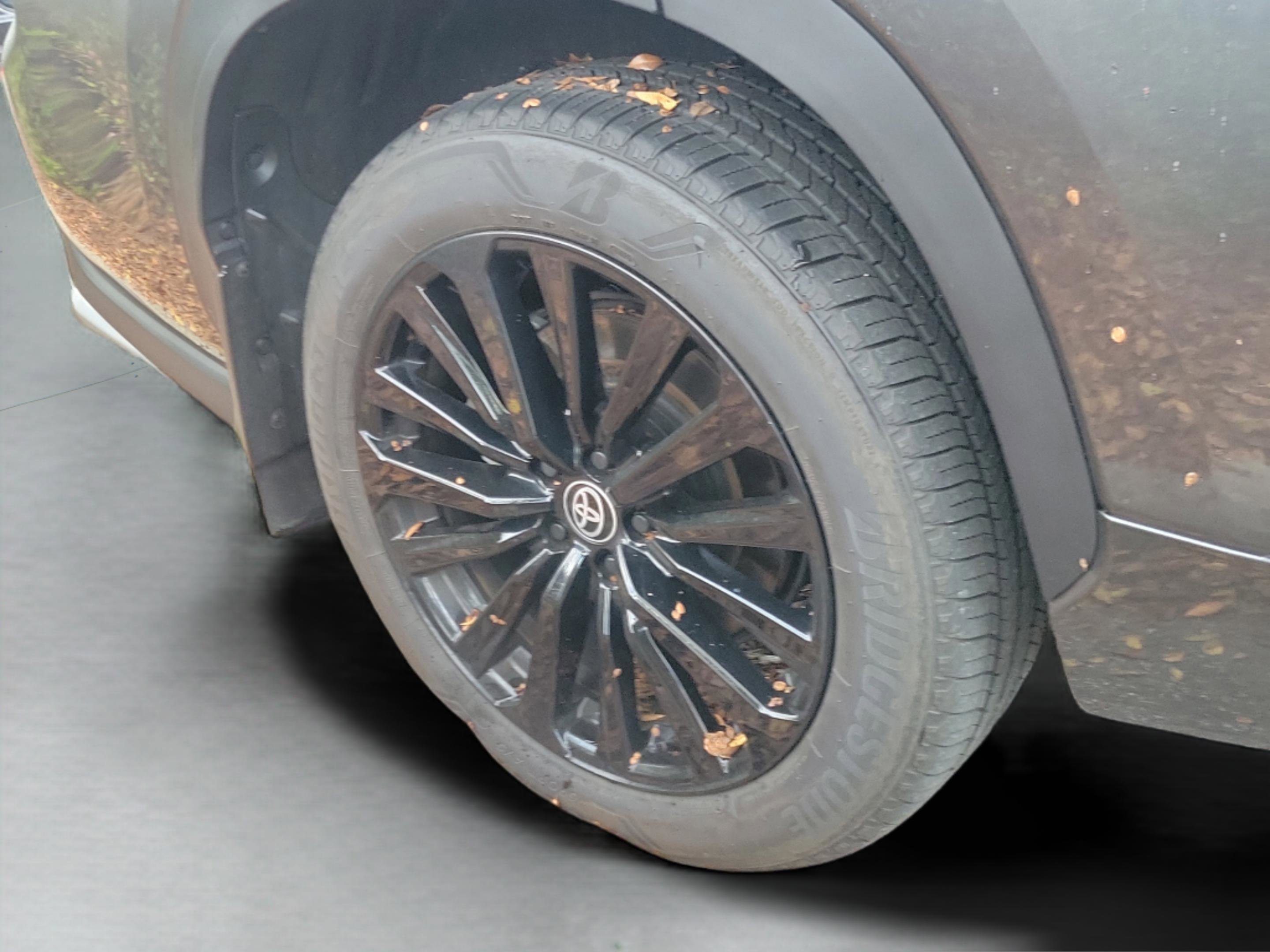 Used 2025 Toyota Highlander XSE image 28