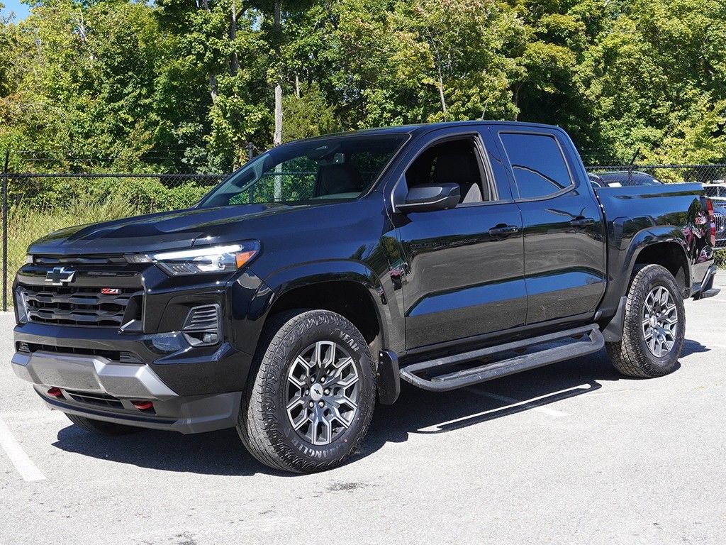 Used 2024 Chevrolet Colorado Z71 w/ Z71 Convenience Package 2 AWD/4WD image 10
