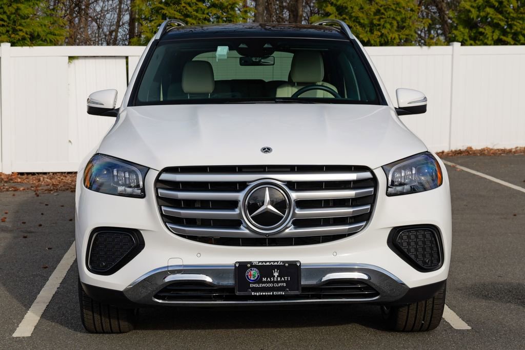 Used 2025 Mercedes-Benz GLS 450 4MATIC image 2