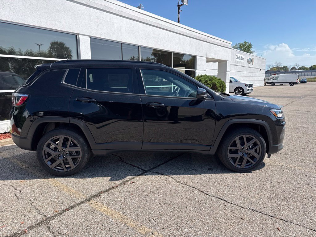 New 2026 Jeep Compass Latitude AWD/4WD image 2
