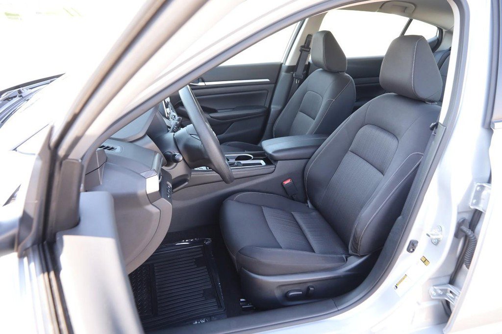 Used 2023 Nissan Altima 2.5 SV FWD image 8