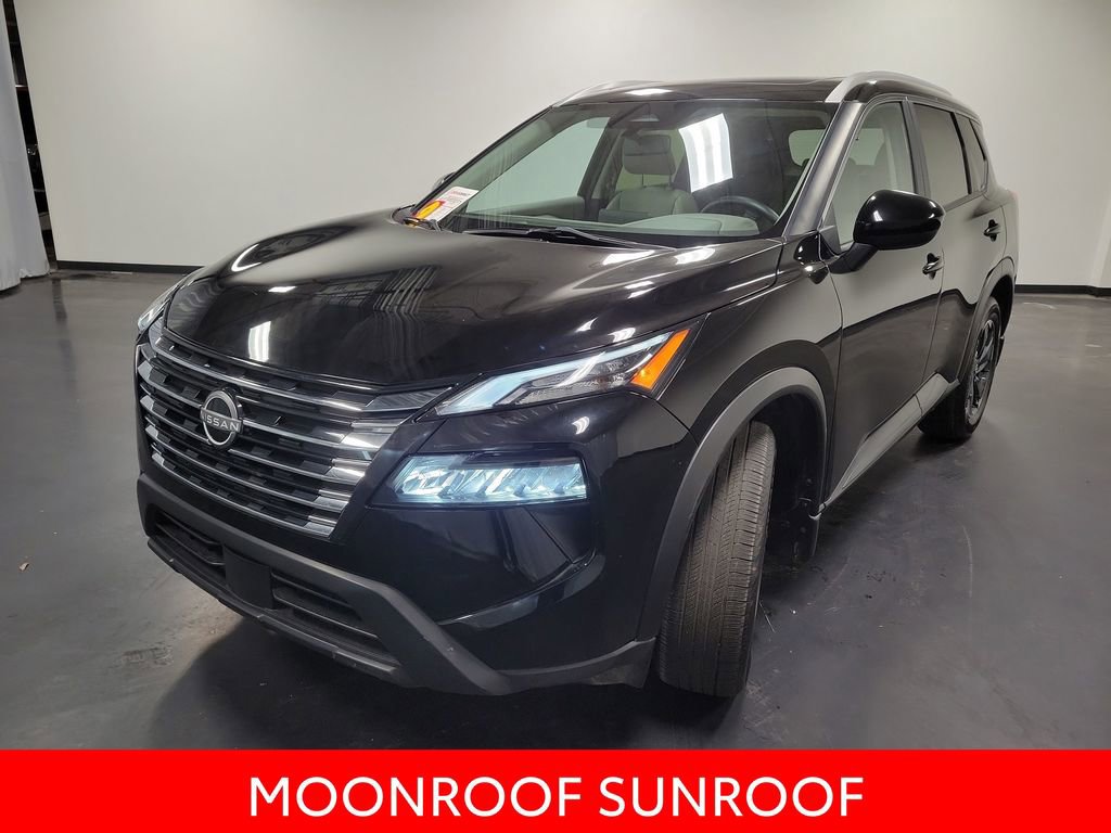 Used 2024 Nissan Rogue SV w/ SV Premium Package image 4