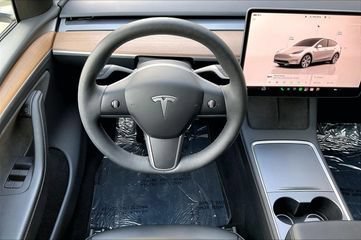 Used 2023 Tesla Model Y Long Range AWD/4WD image 23