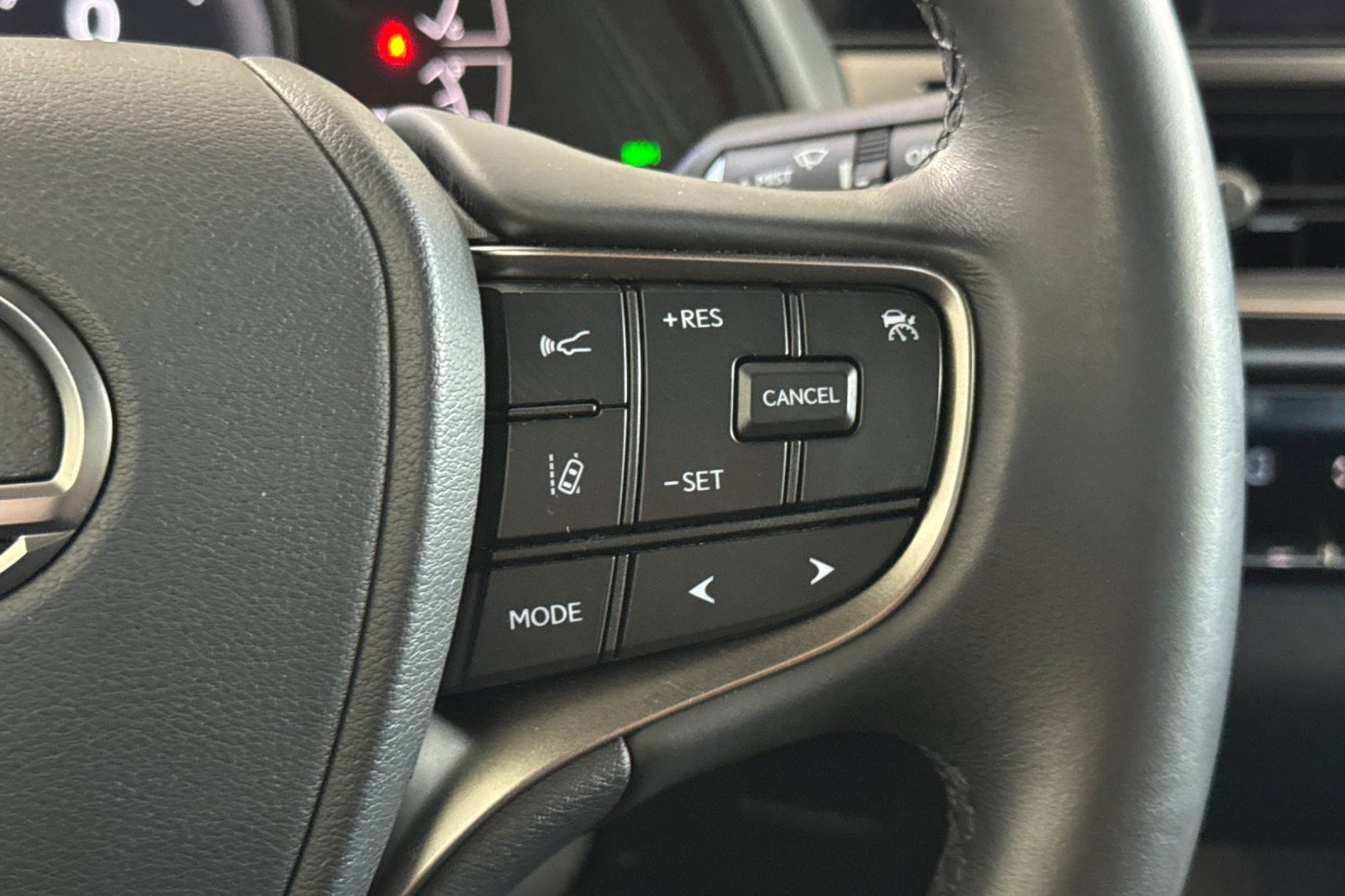 Certified 2023 Lexus UX 250h FWD w/ Accessory Package (Z2) image 31