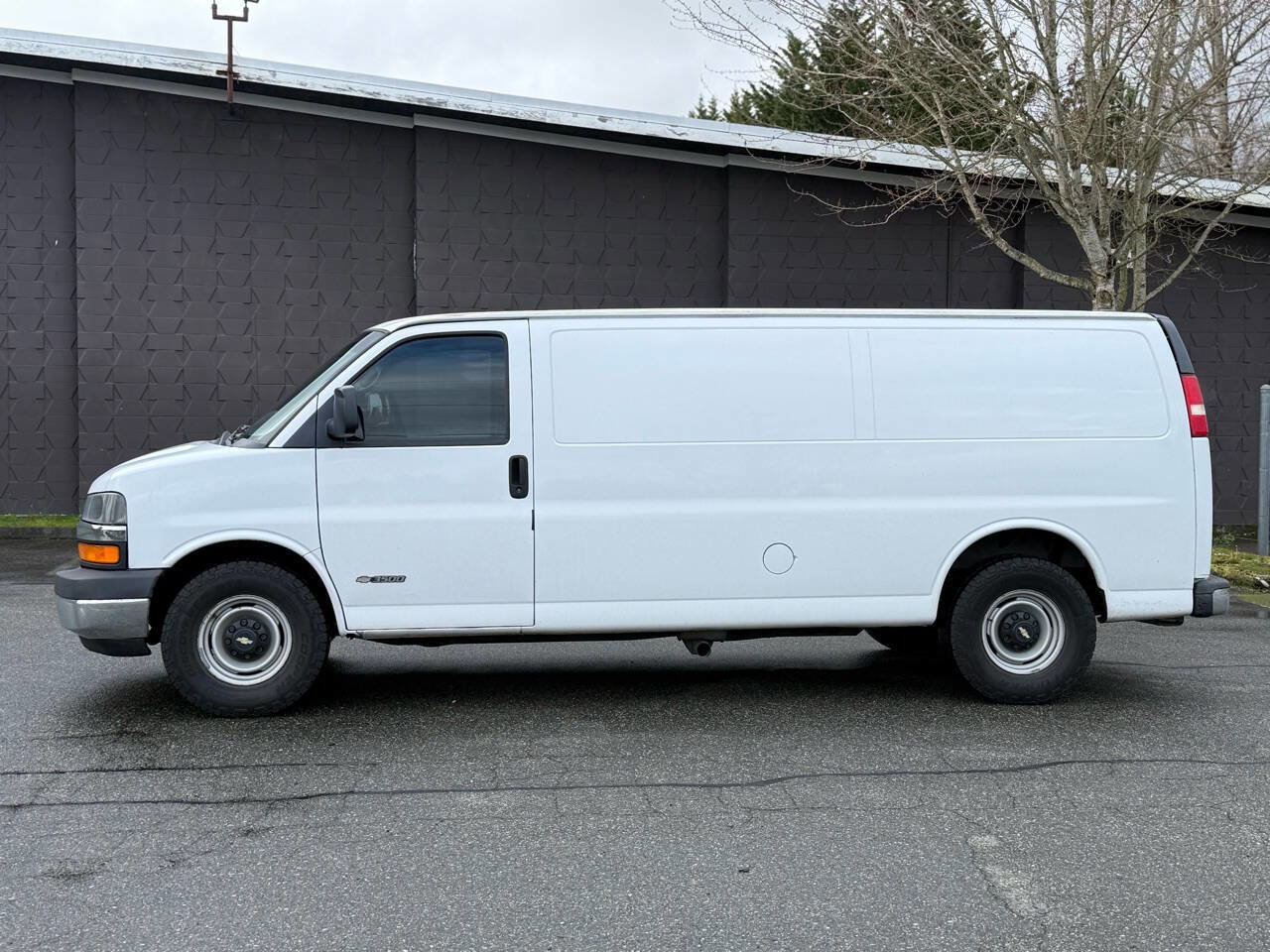 Used 2005 Chevrolet Express 3500 Extended image 5