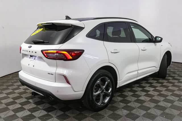 Used 2024 Ford Escape ST-Line w/ Tech Pack #1 AWD/4WD image 13