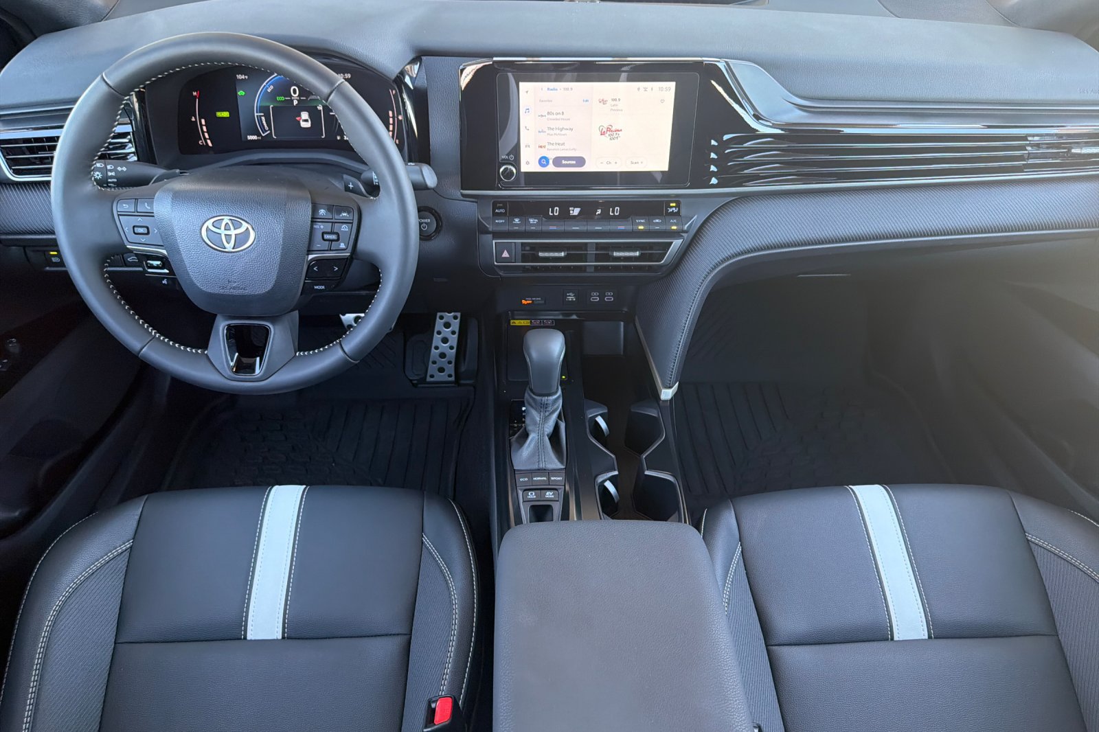 Used 2026 Toyota Camry SE FWD image 17