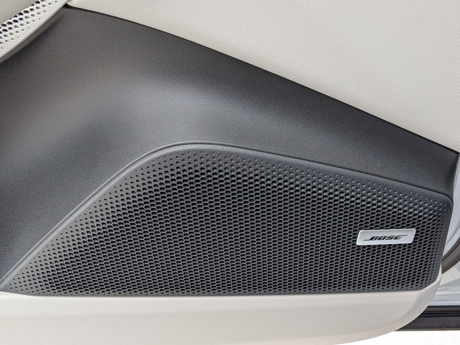 New 2026 Porsche Macan Electric image 13