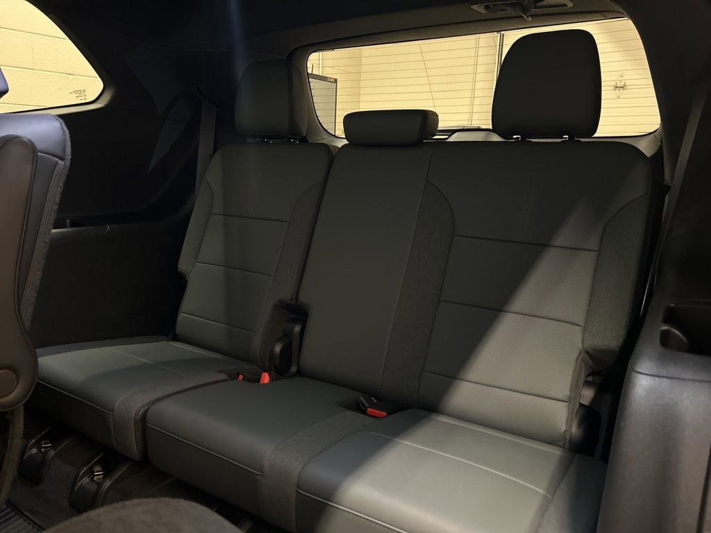 Used 2024 GMC Acadia AT4 w/ Luxury Package image 9