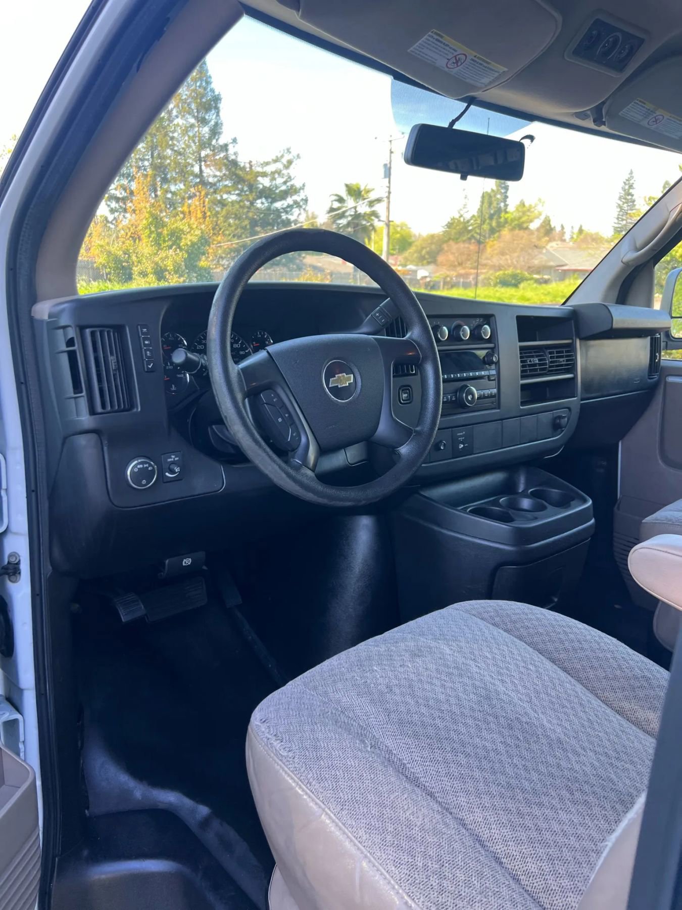 Used 2014 Chevrolet Express 3500 Extended image 9