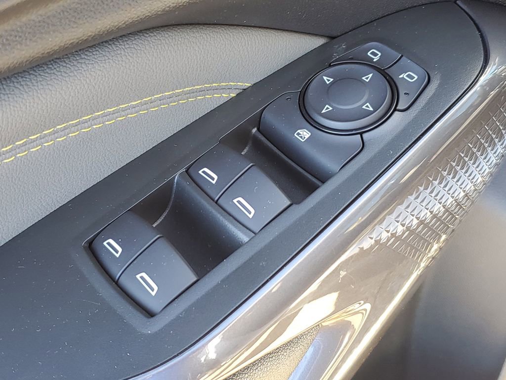 Used 2025 Chevrolet Trax ACTIV w/ Sunroof Package image 29