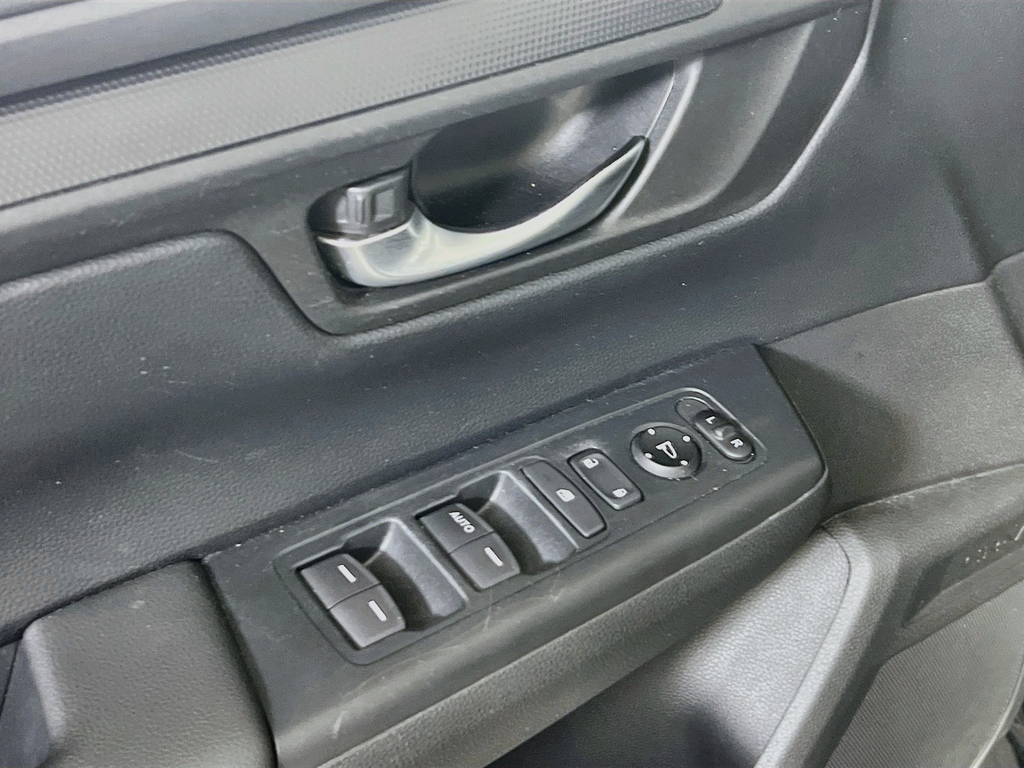Used 2023 Honda CR-V LX image 17