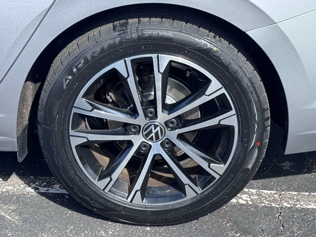 Used 2023 Volkswagen Jetta Sport image 40