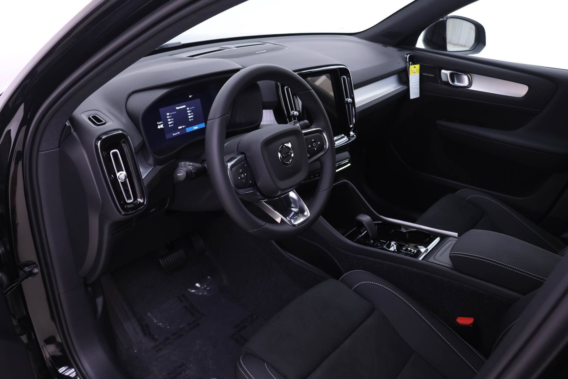 New 2026 Volvo XC40 B5 Ultra w/ Protection Package Premier AWD/4WD image 6
