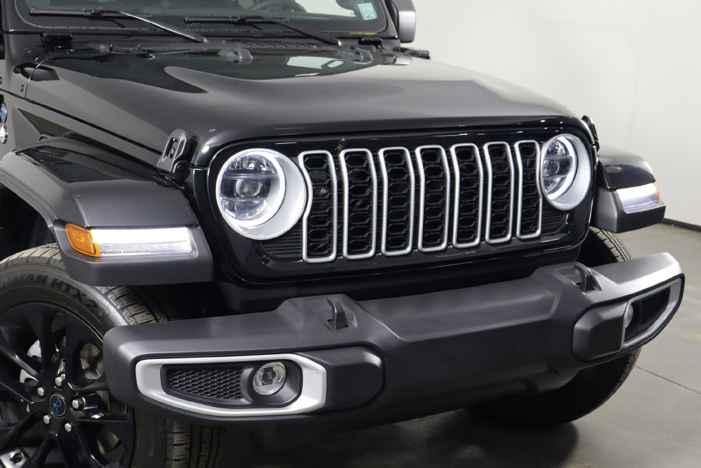 Used 2025 Jeep Wrangler Unlimited Sahara AWD/4WD image 48