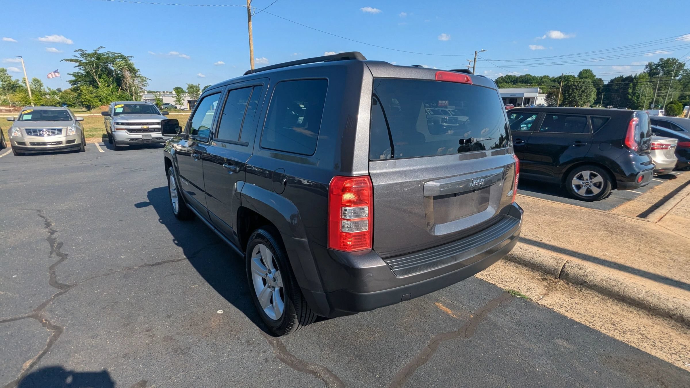Used 2016 Jeep Patriot Latitude FWD image 5
