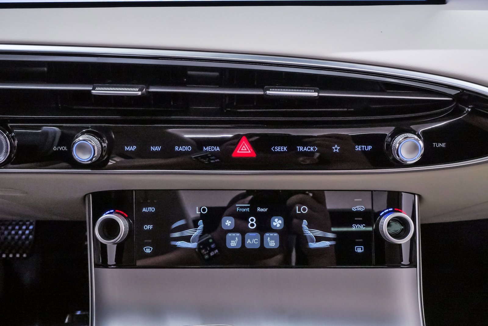 Certified 2026 Genesis GV70 2.5T Select image 17