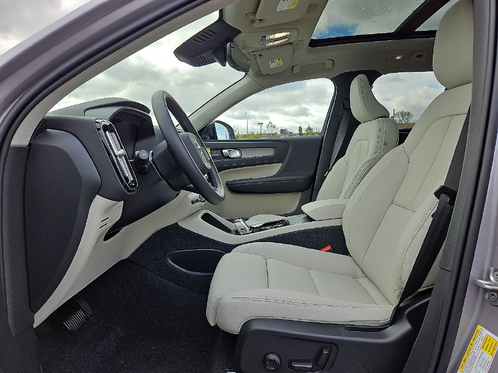 New 2026 Volvo XC40 B5 Ultra w/ Protection Package Premier AWD/4WD image 12