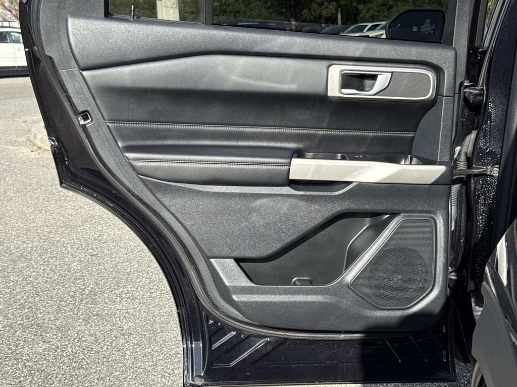 Used 2021 Ford Explorer XLT w/ Equipment Group 202A image 13