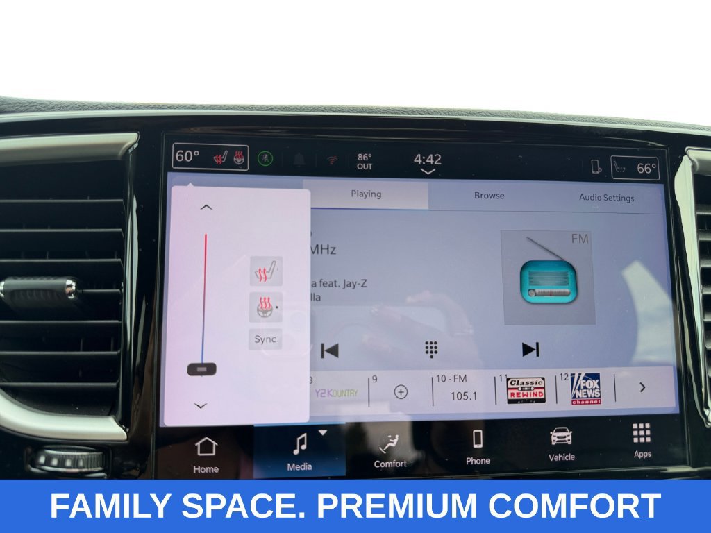 Used 2025 Chrysler Pacifica Select FWD image 16
