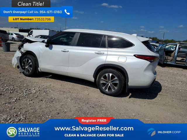 Used 2023 Toyota Highlander XLE FWD image 3