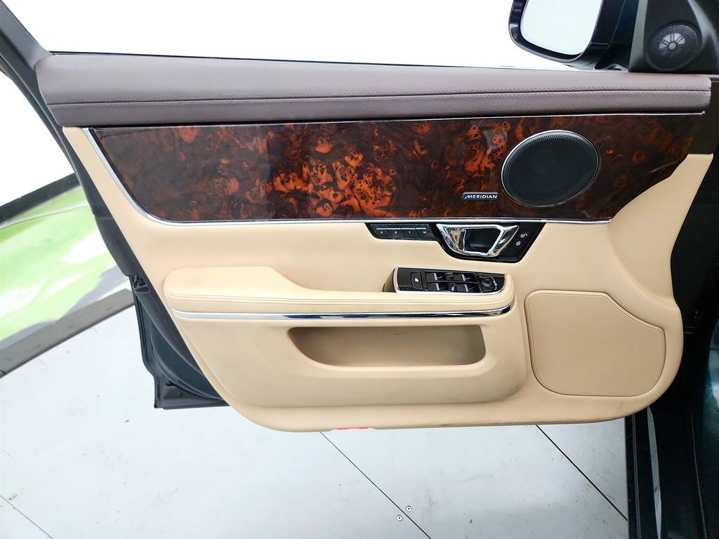 Used 2015 Jaguar XJ AWD image 24