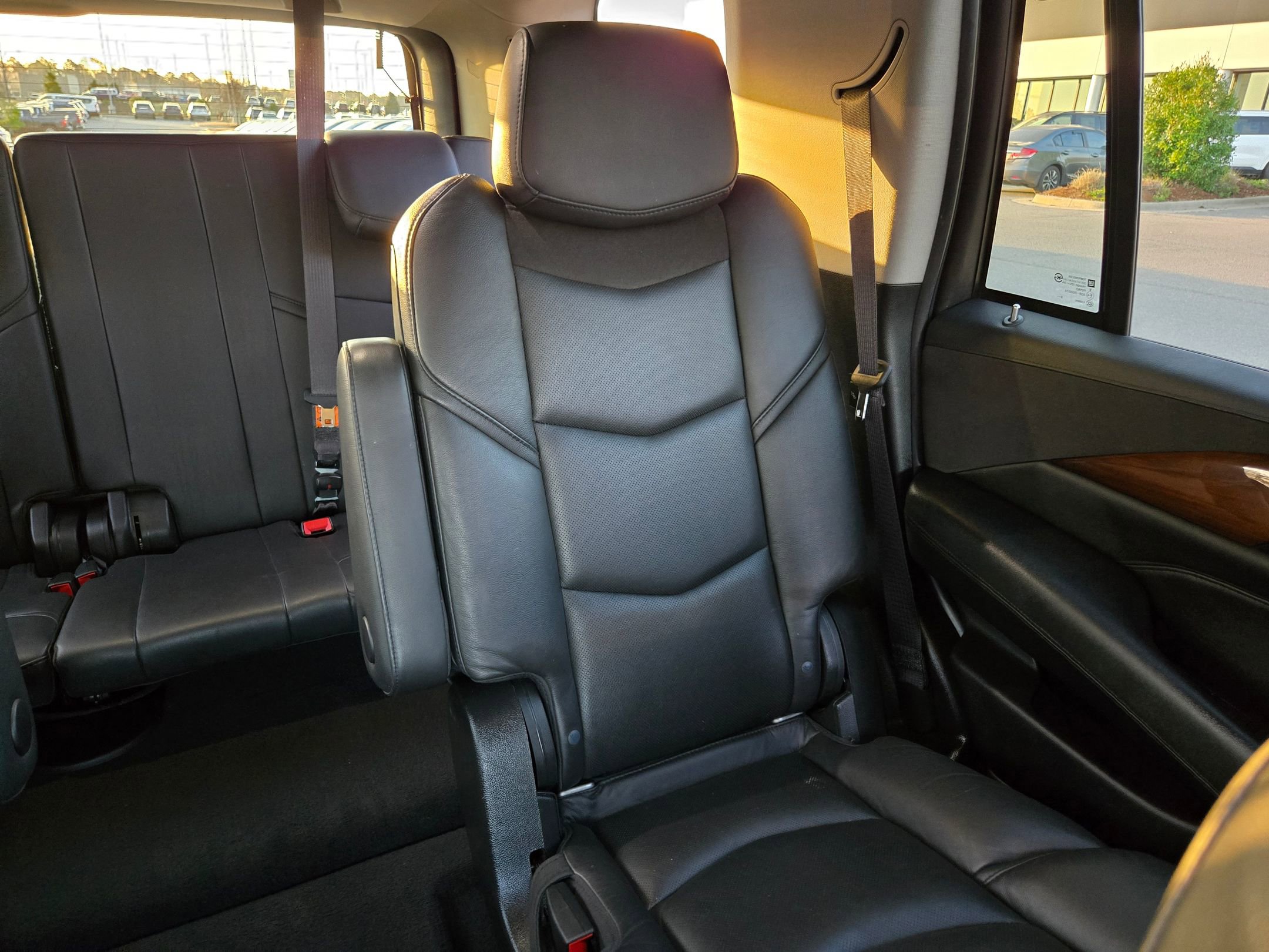 Used 2019 Cadillac Escalade Luxury image 14