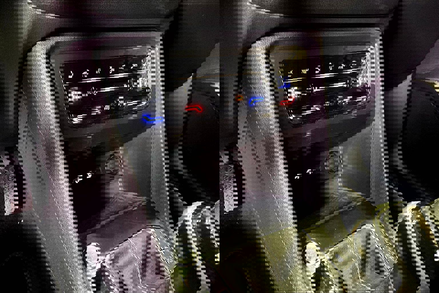 Used 2023 Volkswagen Tiguan SE image 15