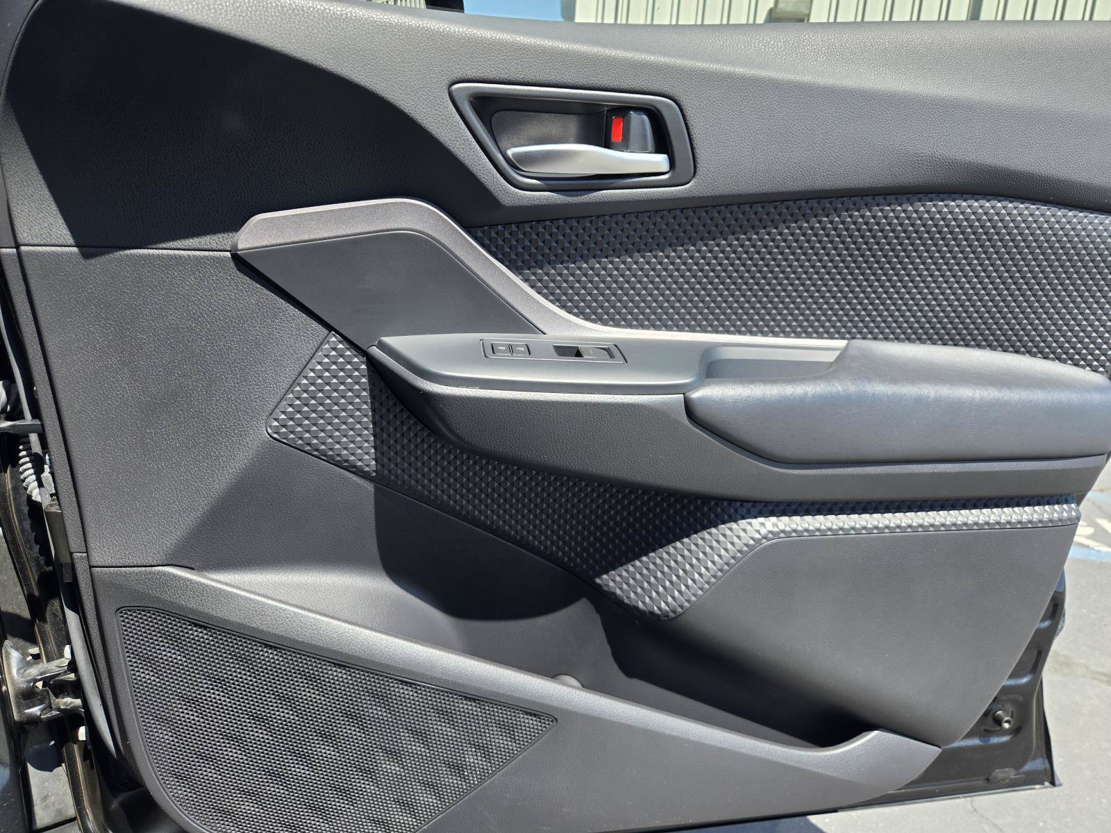Used 2021 Toyota C-HR LE FWD image 33