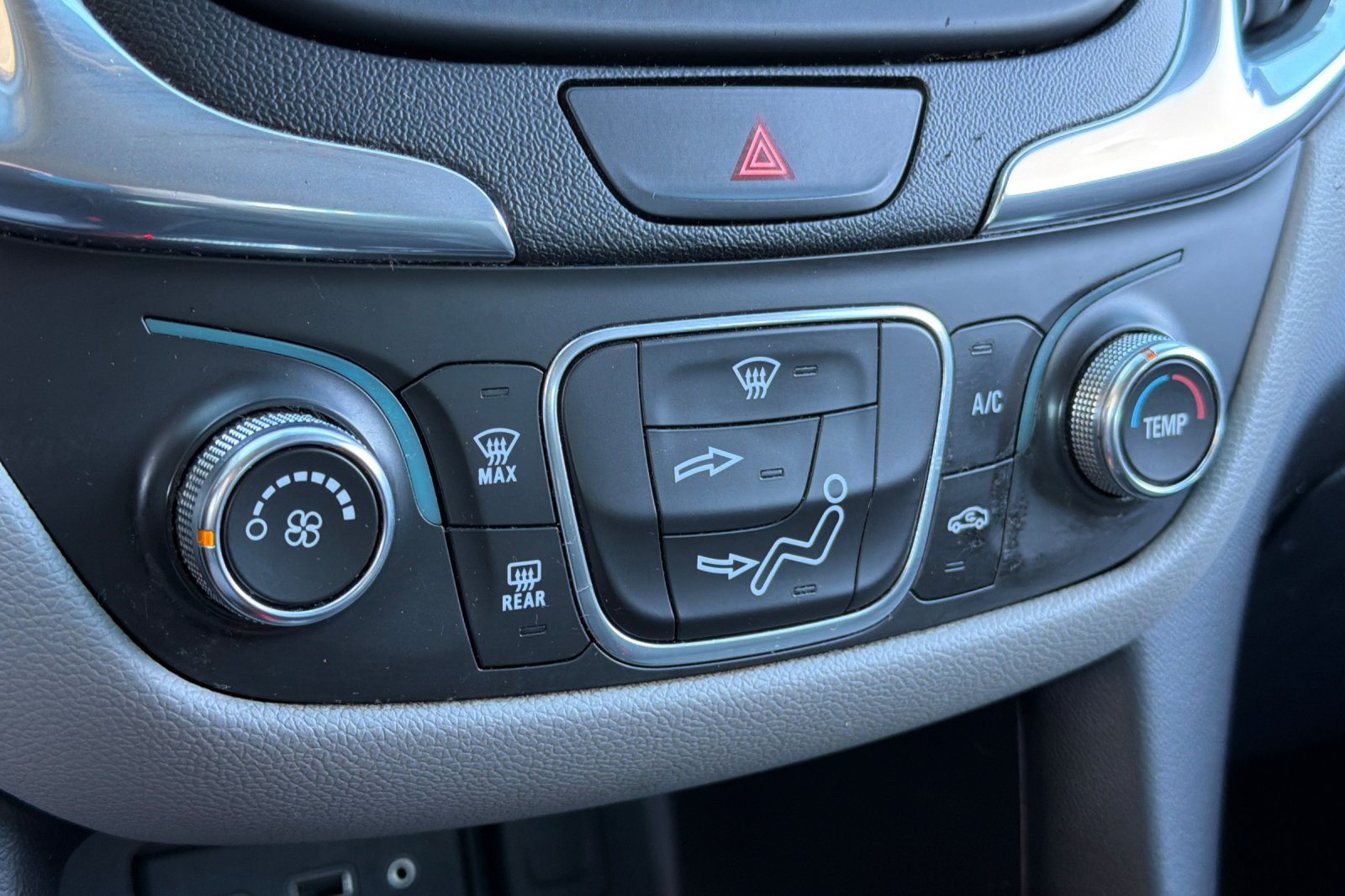 Used 2019 Chevrolet Equinox LS FWD image 17