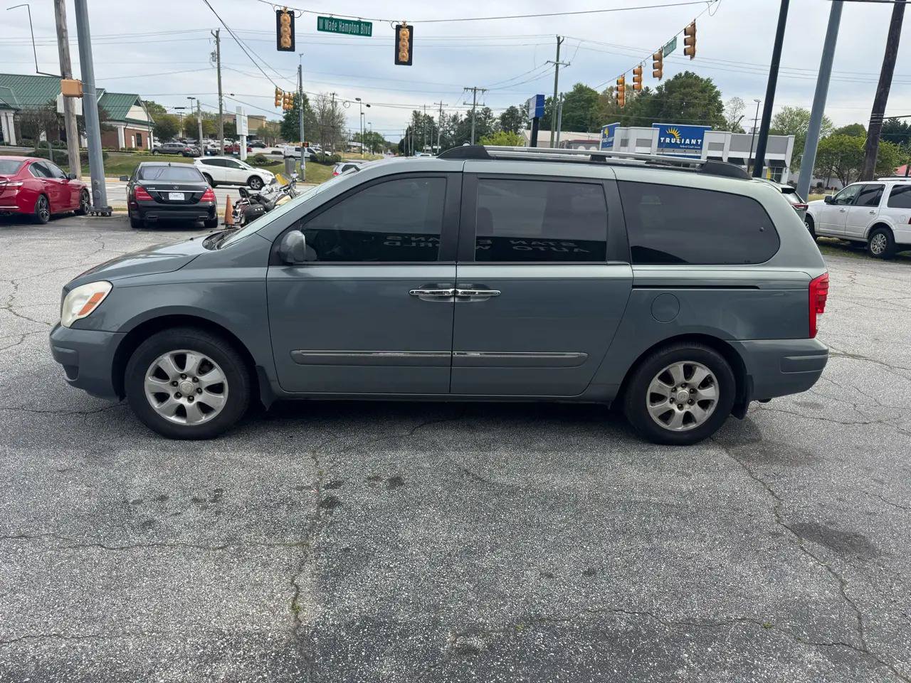 Used 2008 Hyundai Entourage Limited FWD image 2