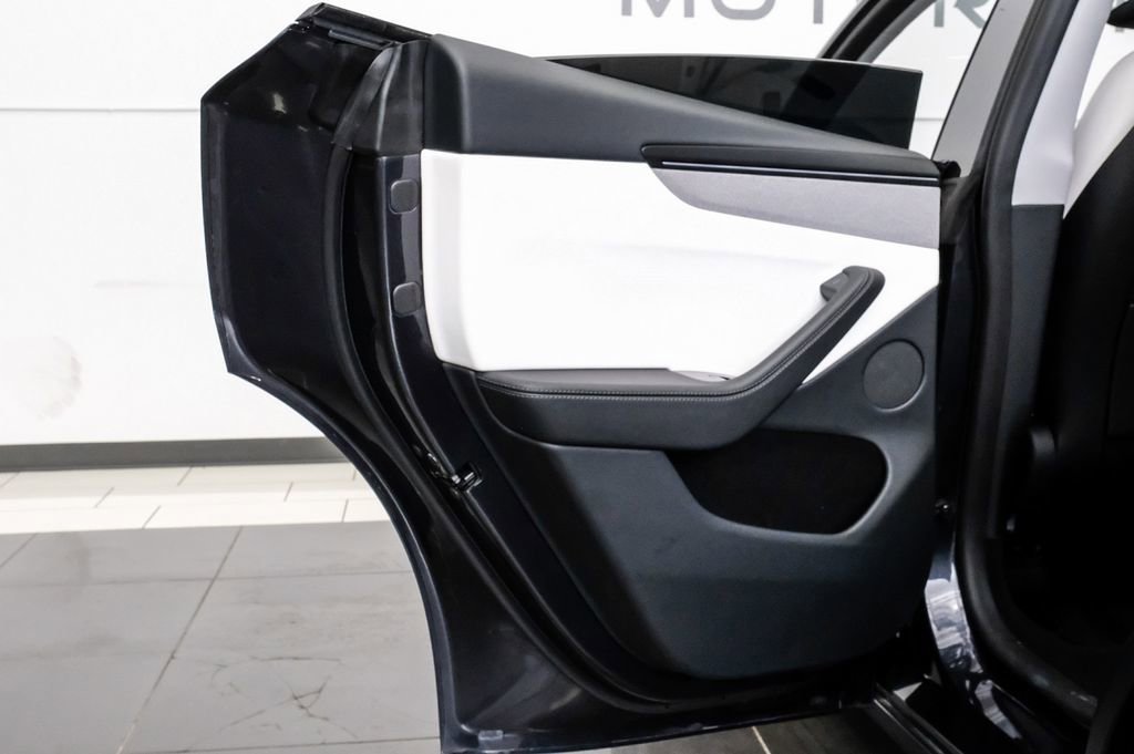 Used 2026 Tesla Model Y Long Range AWD/4WD image 45