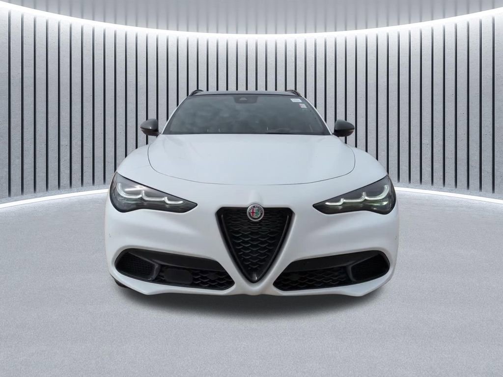 Used 2024 Alfa Romeo Stelvio Veloce image 18