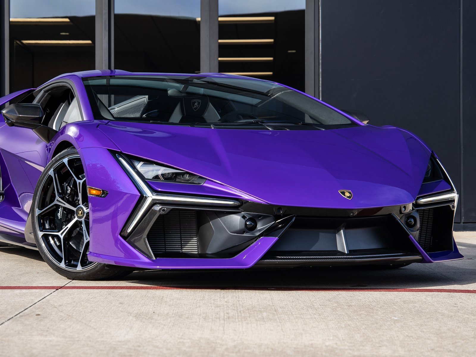 Used 2024 Lamborghini Revuelto image 6