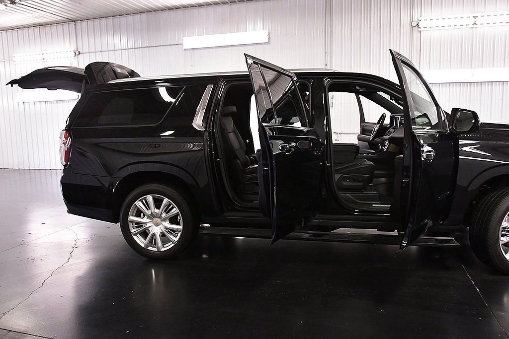Used 2024 Chevrolet Suburban High Country AWD/4WD image 33