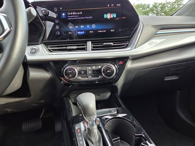 Certified 2025 Chevrolet Trax LT w/ LT Convenience Package FWD image 30