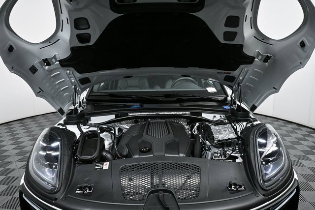 New 2025 Porsche Macan image 40
