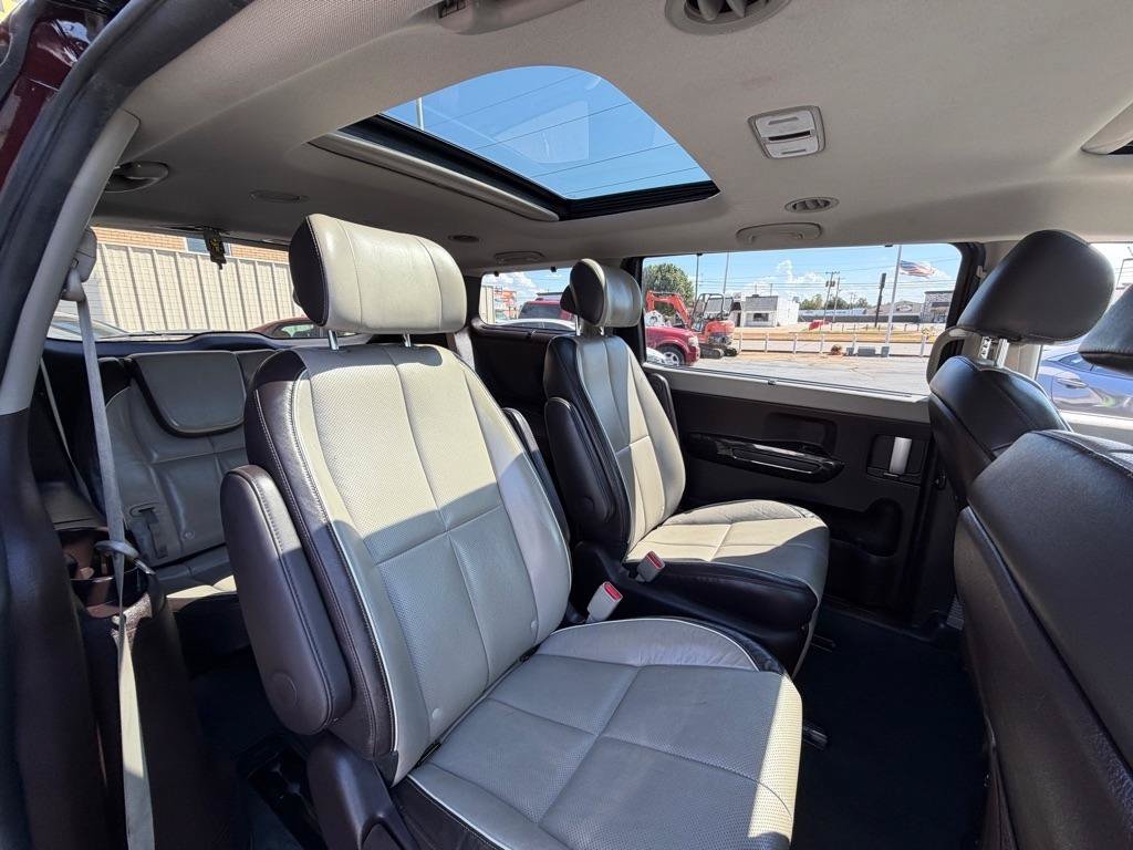 Used 2016 Kia Sedona SX Limited FWD image 18
