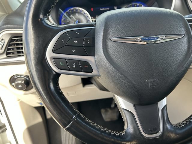 Used 2021 Chrysler Pacifica Touring-L FWD image 25