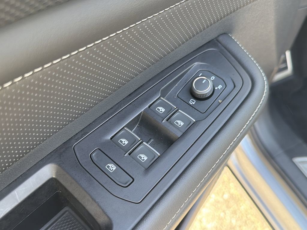 Used 2025 Volkswagen Atlas Cross Sport SEL Premium R-Line image 25