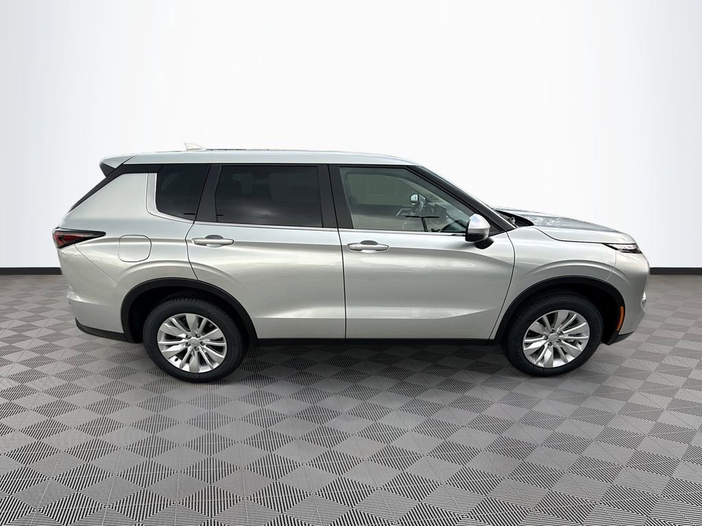New 2026 Mitsubishi Outlander ES image 8