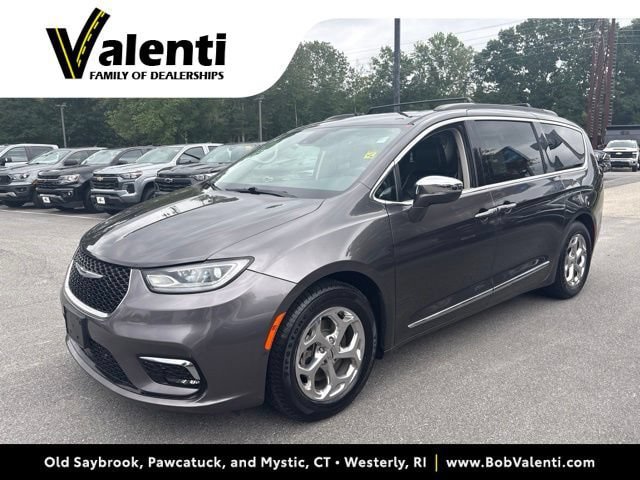 Used 2022 Chrysler Pacifica Limited FWD image 1