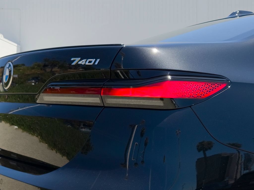 New 2026 BMW 740i w/ Premium Package RWD image 5