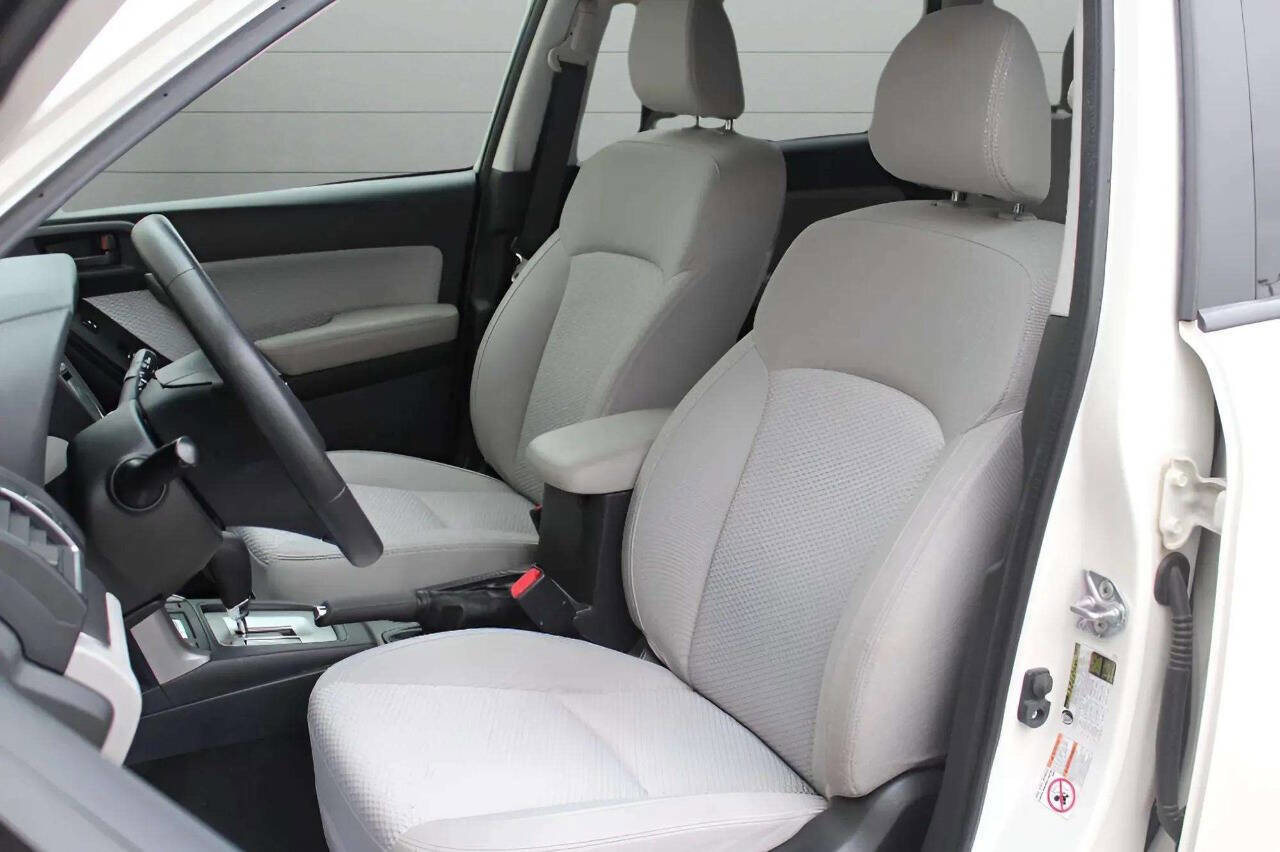 Used 2017 Subaru Forester 2.5i Premium w/ All-Weather Package image 9