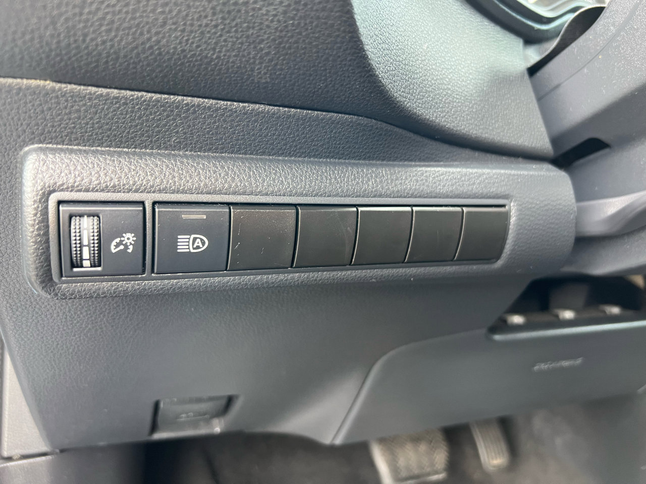 Used 2022 Toyota Corolla LE image 42