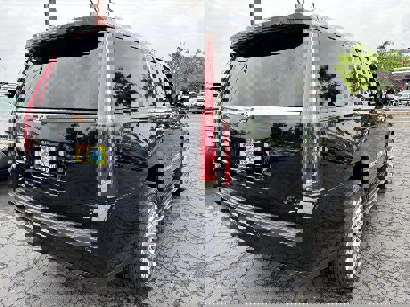 Used 2015 Cadillac Escalade Platinum image 3