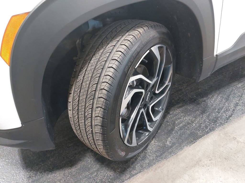 Used 2024 Chevrolet TrailBlazer RS AWD/4WD image 32
