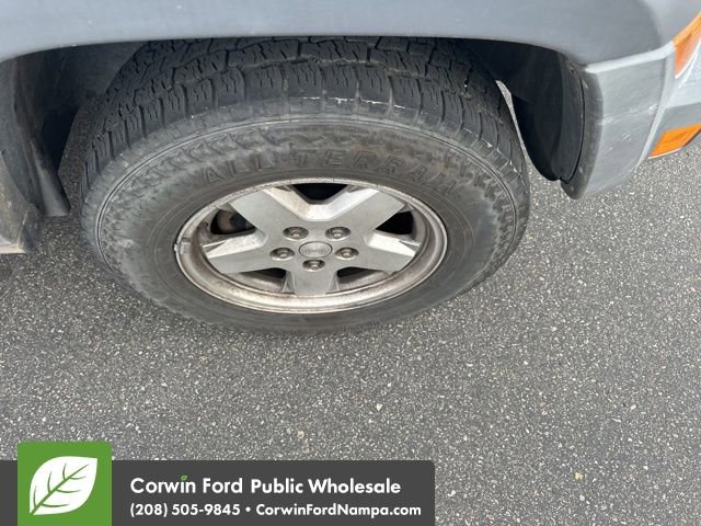 Used 2005 Jeep Liberty Sport image 4